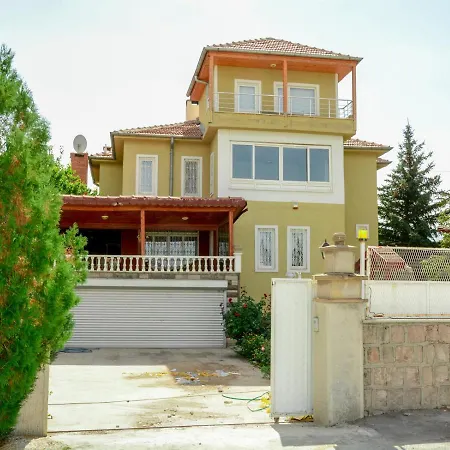 Becen Winter House *